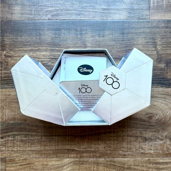 NWT Disney 100 Years Of Wonder Special Edition Watch in Collector’s Box - Picture 7 of 9